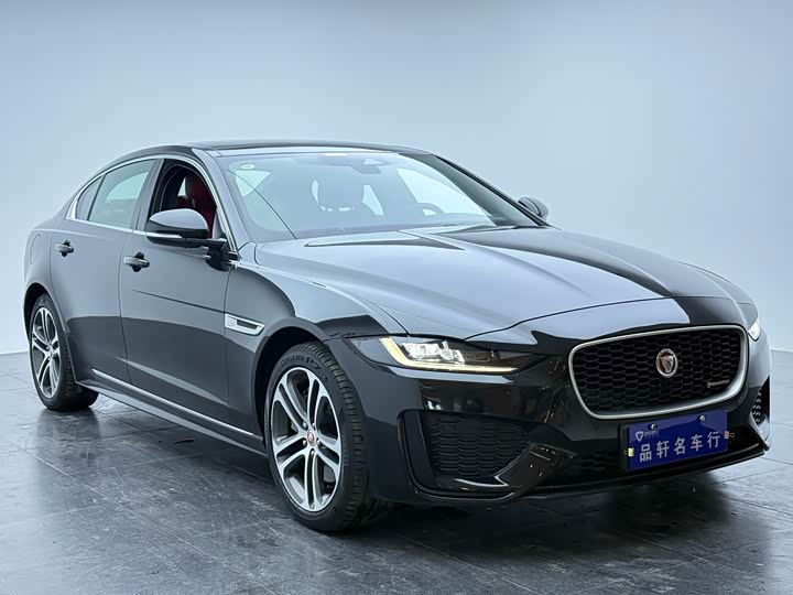 Фото 7 - Jaguar XE L