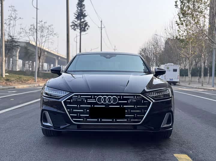 Фото 1 - Audi A7L