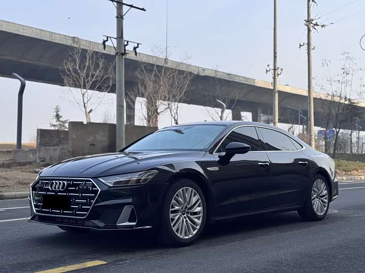 Фото 2 - Audi A7L