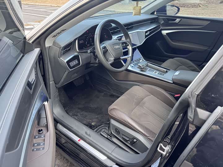 Фото 5 - Audi A7L