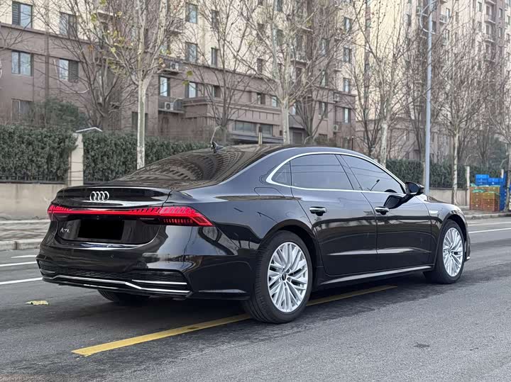 Фото 8 - Audi A7L