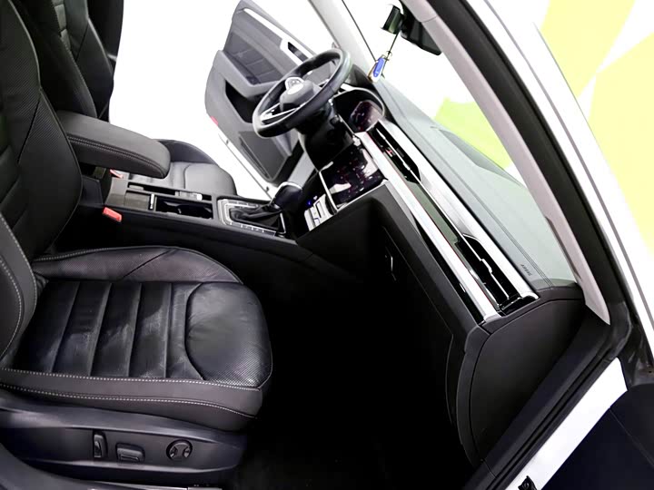 Фото 8 - Volkswagen CC