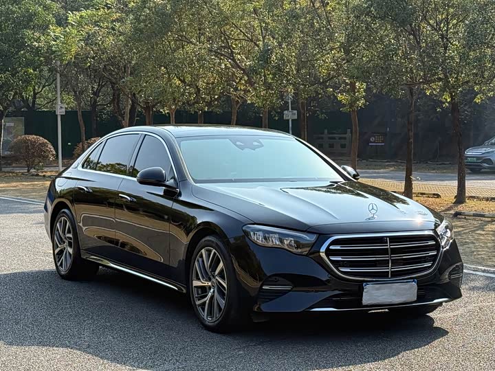 Фото 3 - Mercedes-Benz E-Class