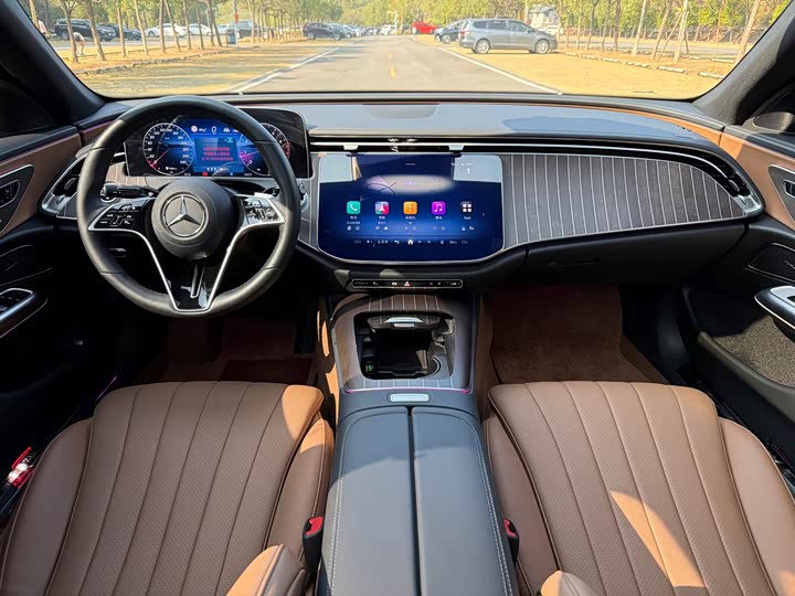 Фото 5 - Mercedes-Benz E-Class