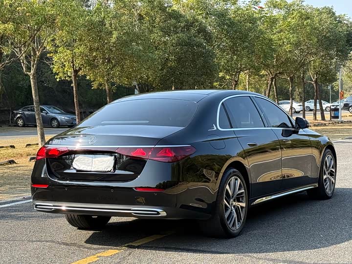 Фото 7 - Mercedes-Benz E-Class