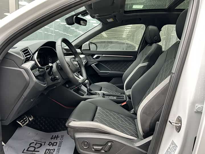 Фото 4 - Audi Q3