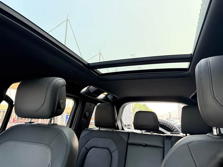 Фото 9 - Land Rover Defender