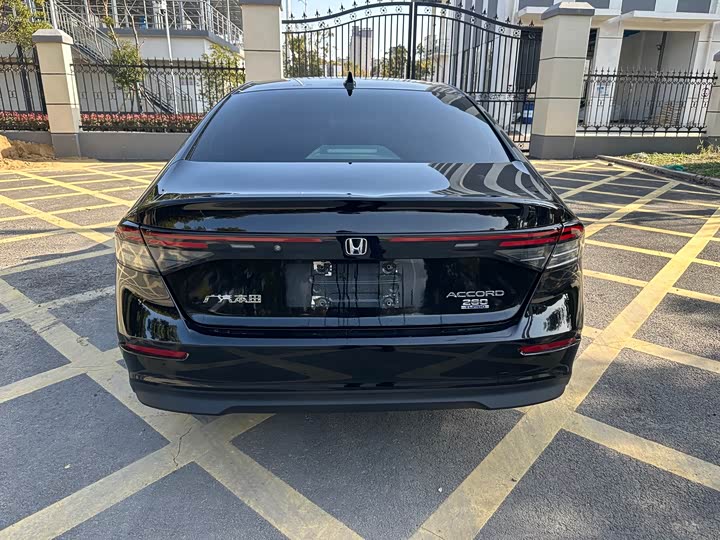 Фото 4 - Honda Accord