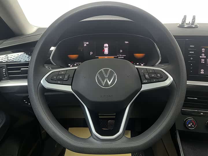 Фото 9 - Volkswagen Passat