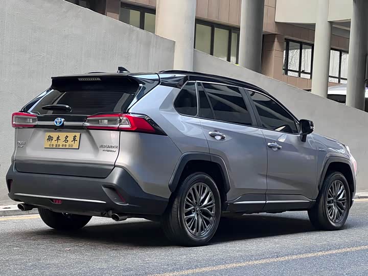 Фото 4 - Toyota Wildlander