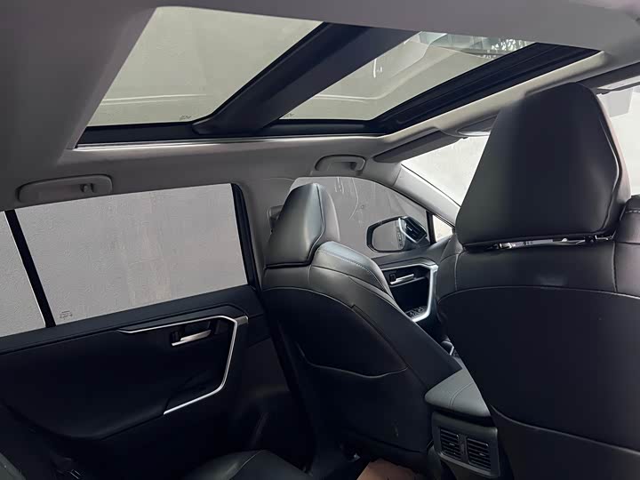 Фото 9 - Toyota Wildlander