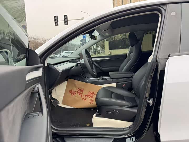 Фото 6 - Tesla Model Y