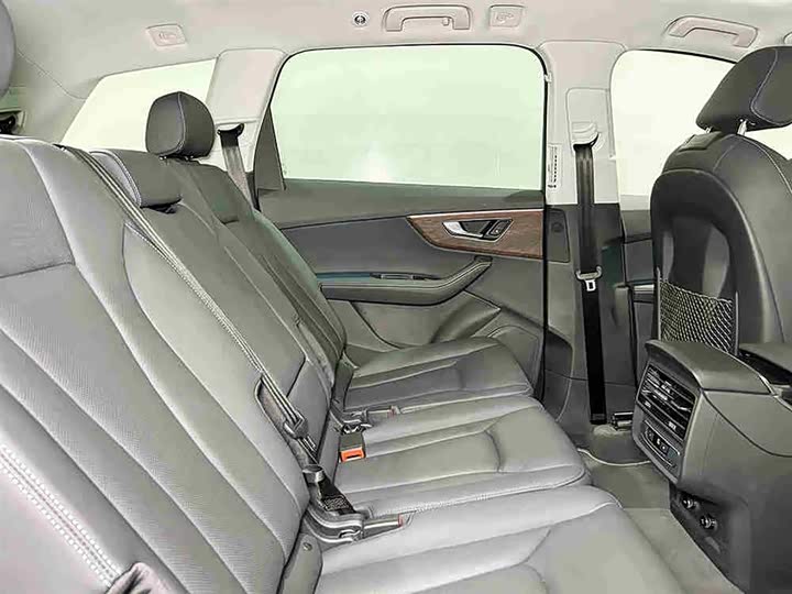 Фото 7 - Audi Q7