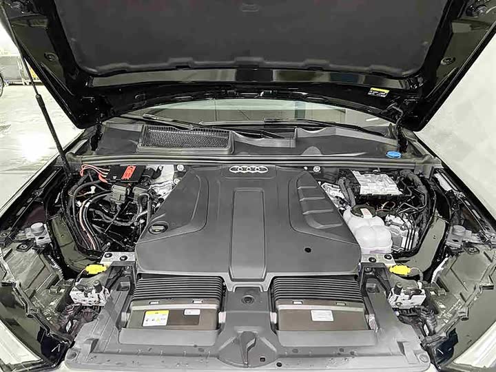 Фото 8 - Audi Q7