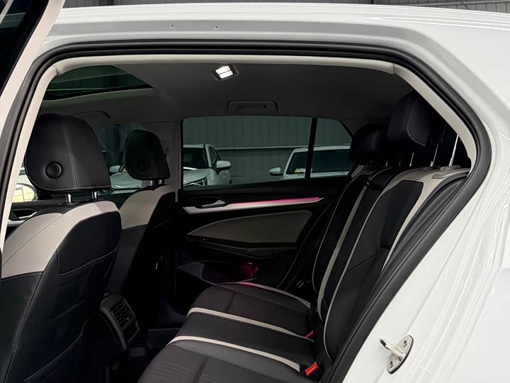 Фото 9 - Volkswagen Golf