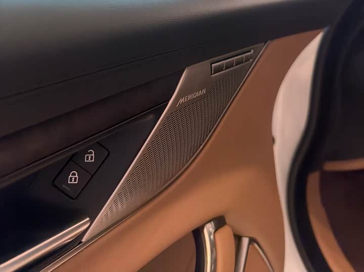 Фото 8 - Jaguar XF L