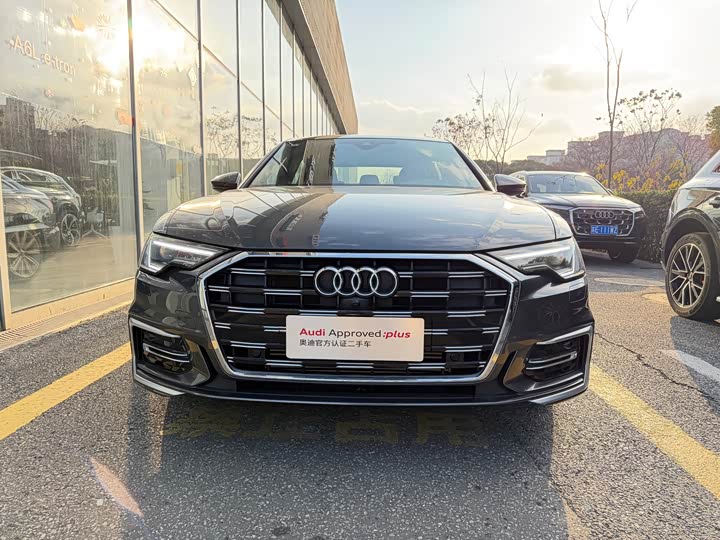 Фото 2 - Audi A6L