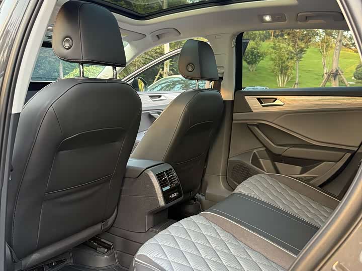 Фото 6 - Volkswagen Sagitar L