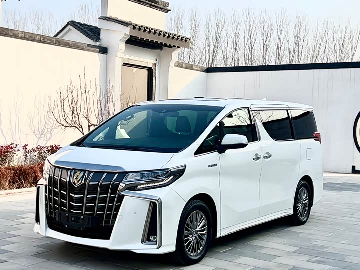 Фото 1 - Toyota Alphard