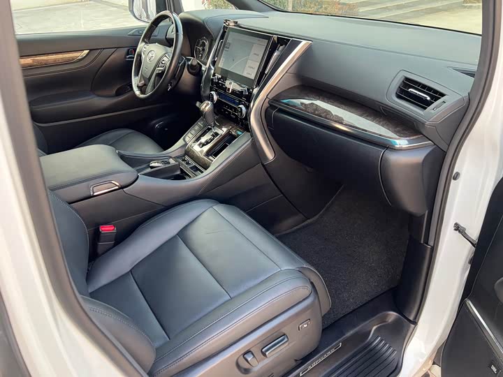 Фото 9 - Toyota Alphard