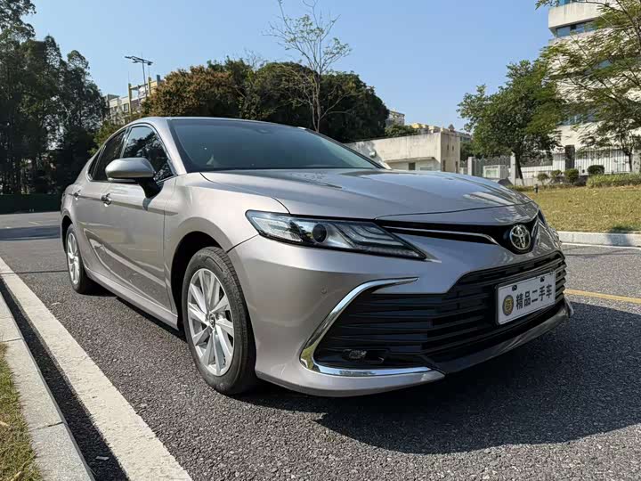 Фото 1 - Toyota Camry