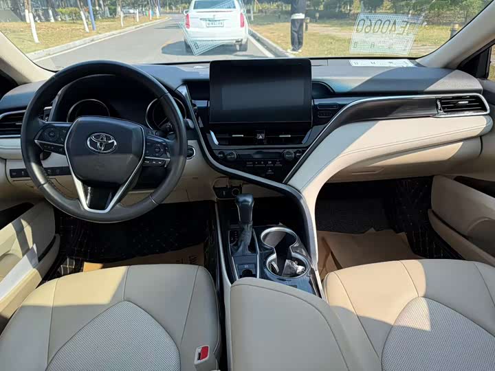 Фото 5 - Toyota Camry