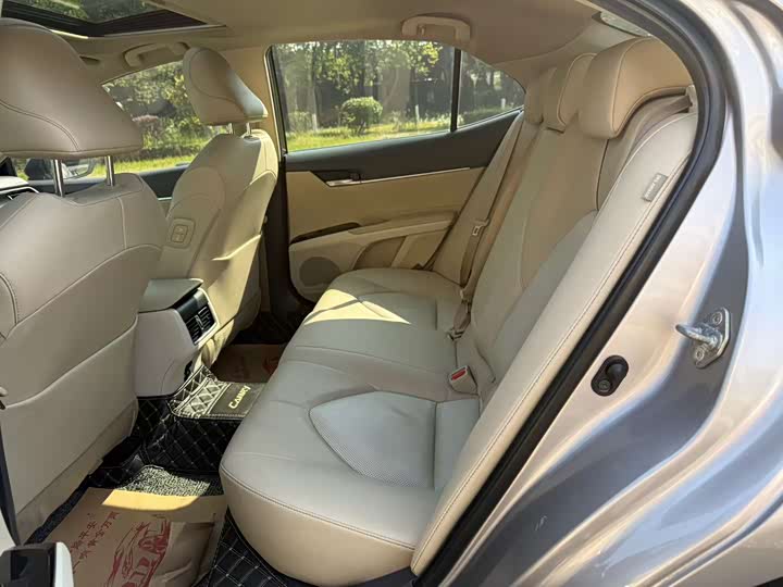 Фото 6 - Toyota Camry