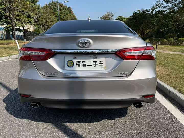 Фото 8 - Toyota Camry