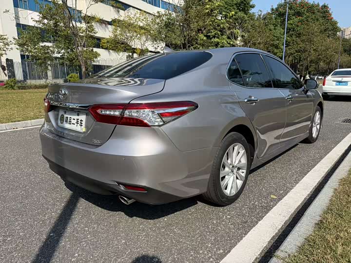 Фото 9 - Toyota Camry