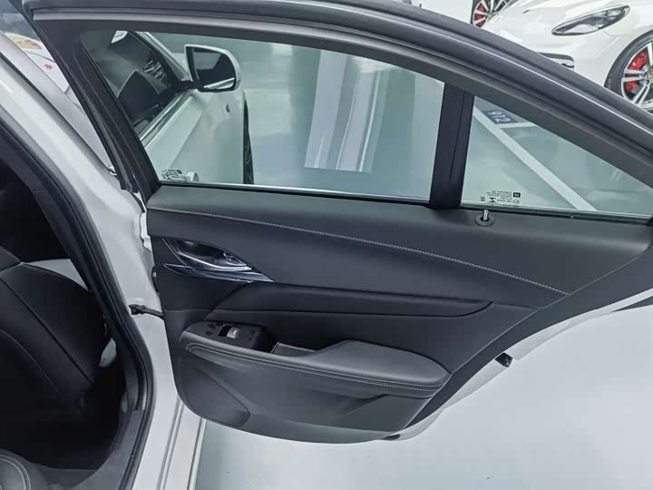 Фото 7 - Cadillac CT4