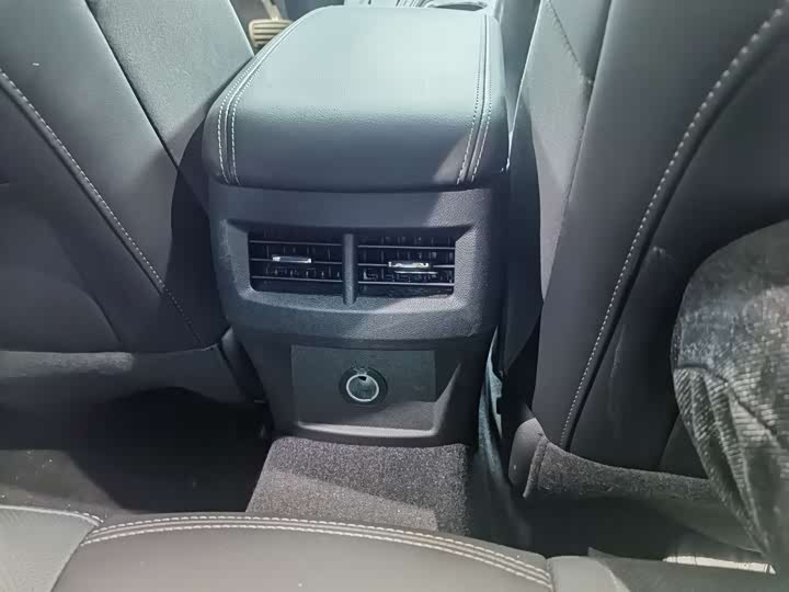 Фото 8 - Cadillac CT4