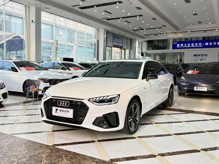 Фото 2 - Audi A4L