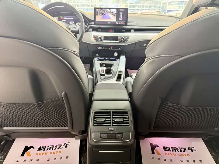 Фото 8 - Audi A4L