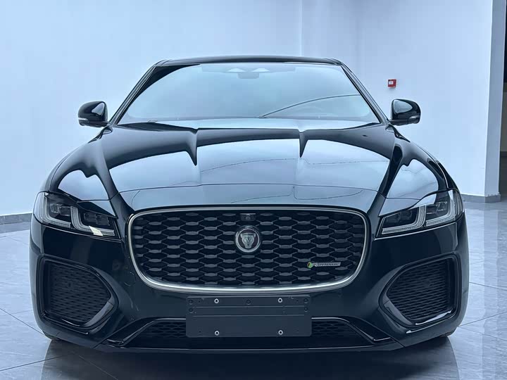 Фото 2 - Jaguar XF L