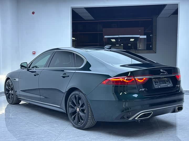 Фото 8 - Jaguar XF L