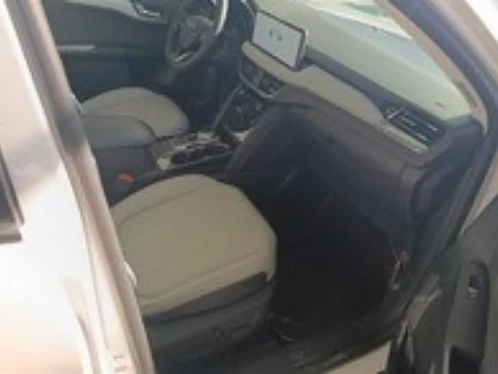 Фото 8 - Ford Escape