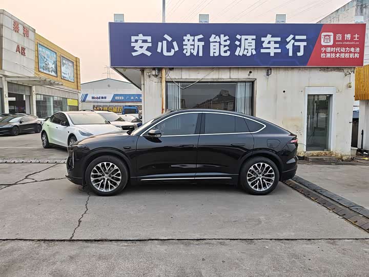 Фото 3 - Nio EC6