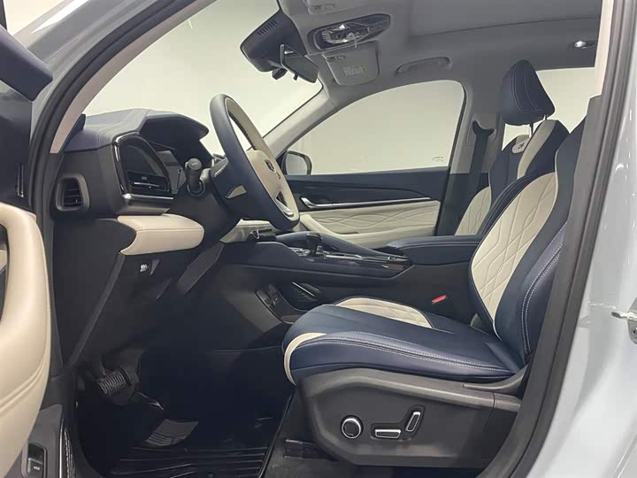 Фото 9 - Geely Monjaro