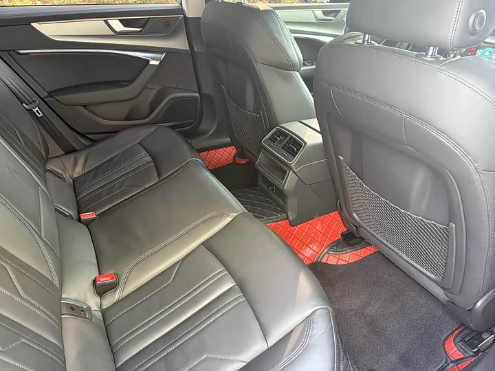 Фото 9 - Audi A7