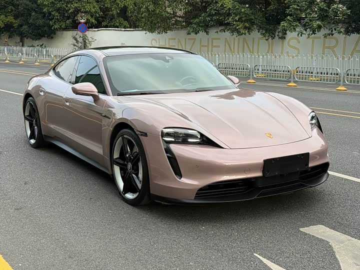 Фото 3 - Porsche Taycan