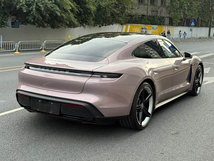 Фото 5 - Porsche Taycan