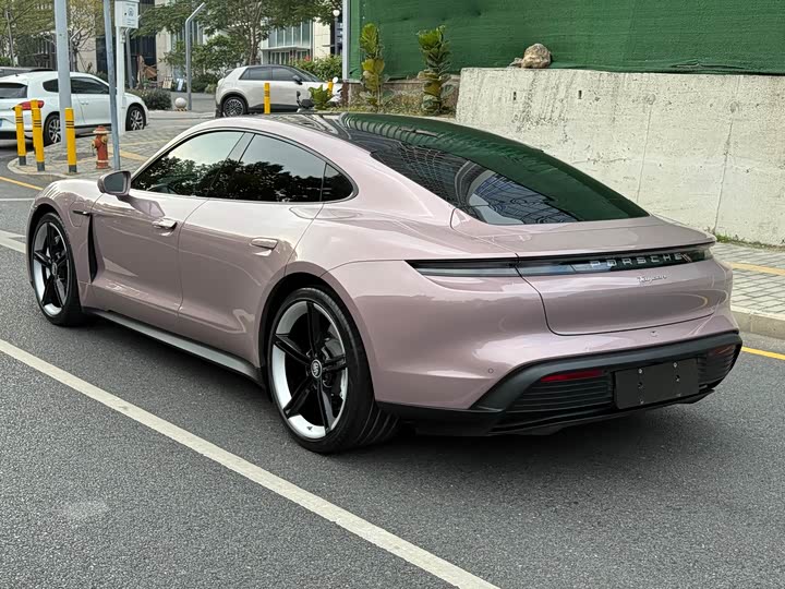 Фото 7 - Porsche Taycan