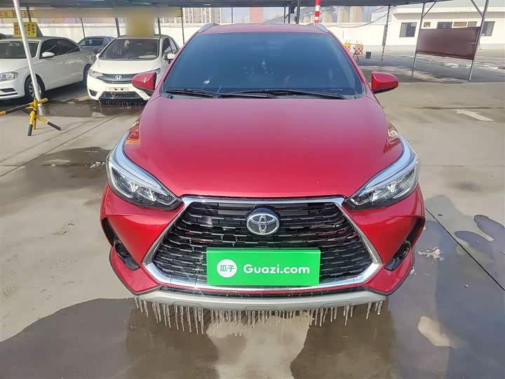 Фото 3 - Toyota Yaris L Hatchback