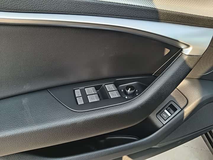 Фото 6 - Audi A6L