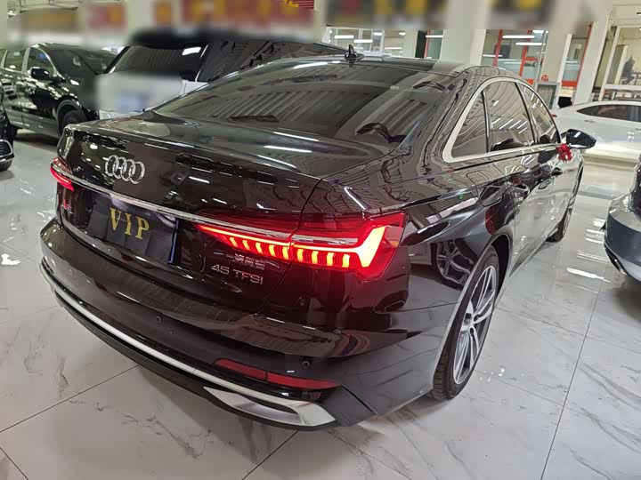 Фото 6 - Audi A6L