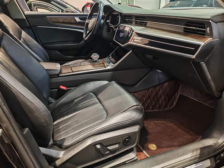 Фото 4 - Audi A6L