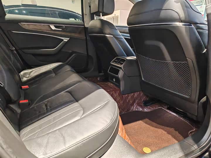 Фото 5 - Audi A6L