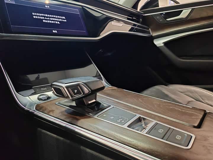 Фото 6 - Audi A6L