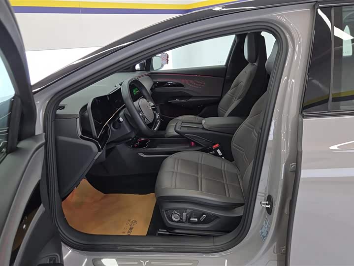 Фото 9 - Hongqi EH7