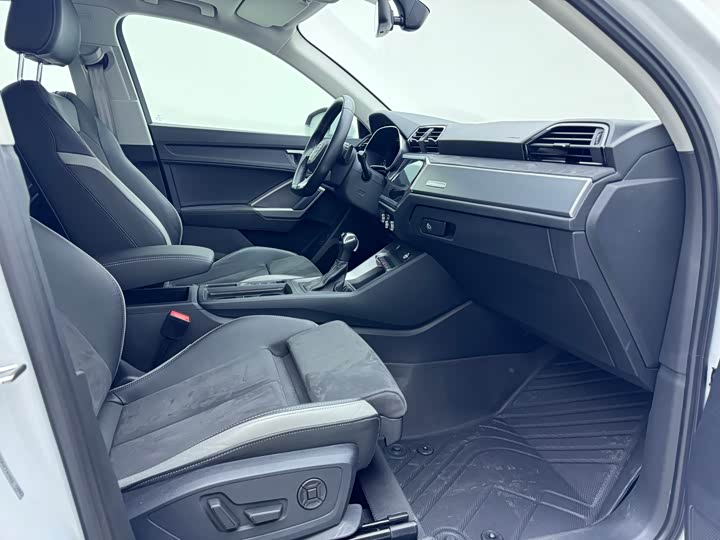 Фото 4 - Audi Q3